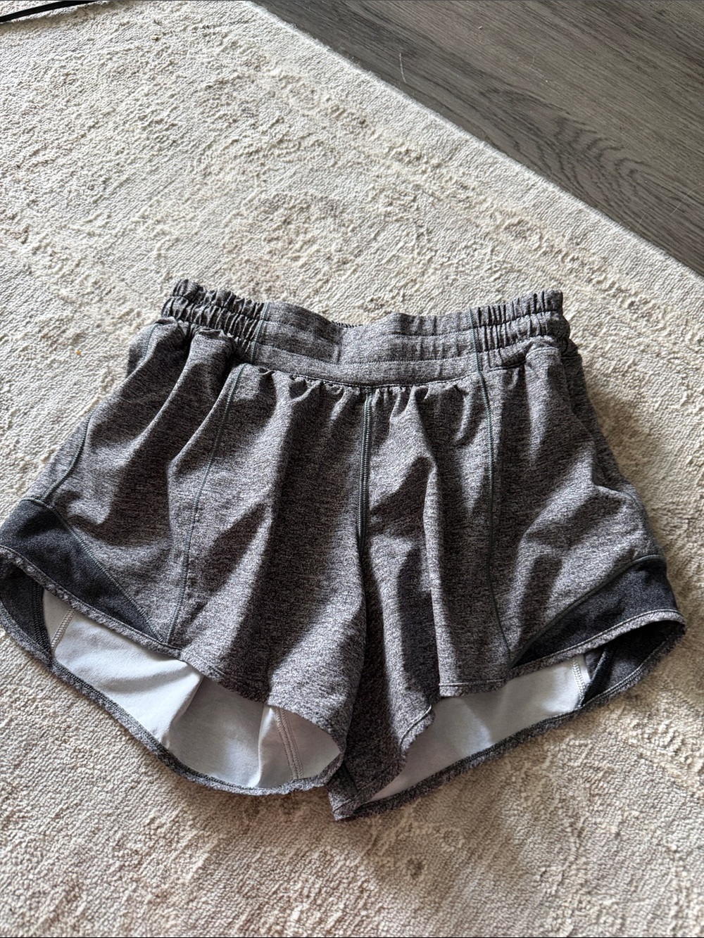Lululemon Hotty Hot low rise gray 2.5